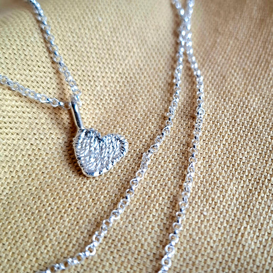 Collar Corazones bordados