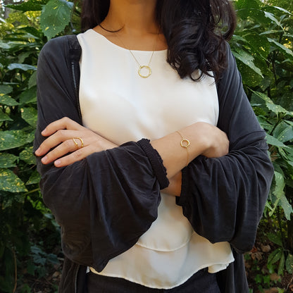 Collar Círculo de plata chapada en oro de 18k