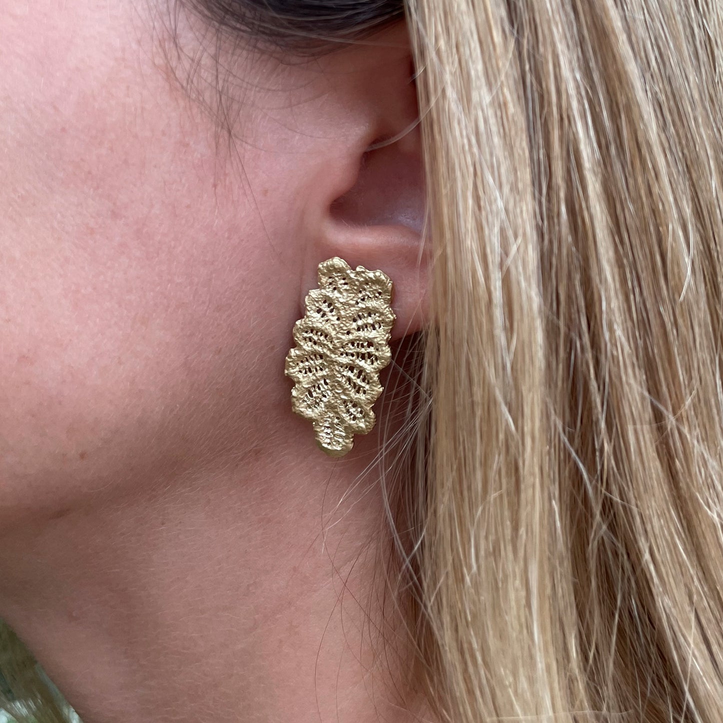 Pendientes Bordado Hojas de plata chapada en oro de 18k