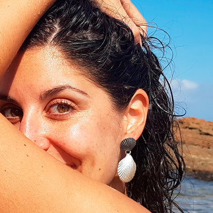 Pendientes Conchas dobles de plata - Plata oxidada y plata