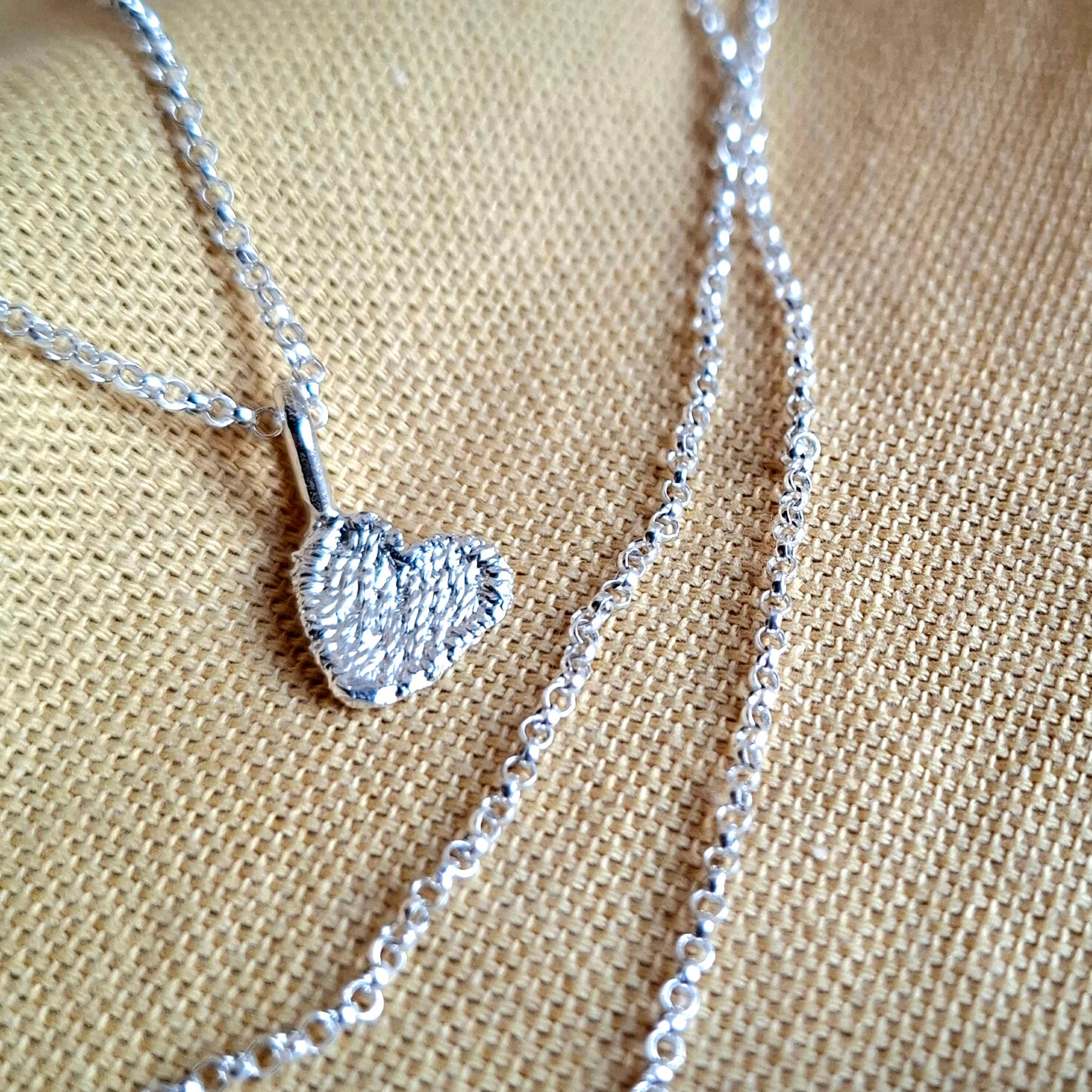 Collar Corazones bordados