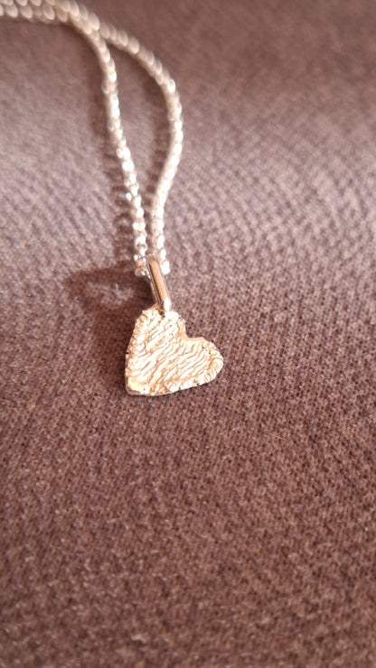 Collar Corazones bordados