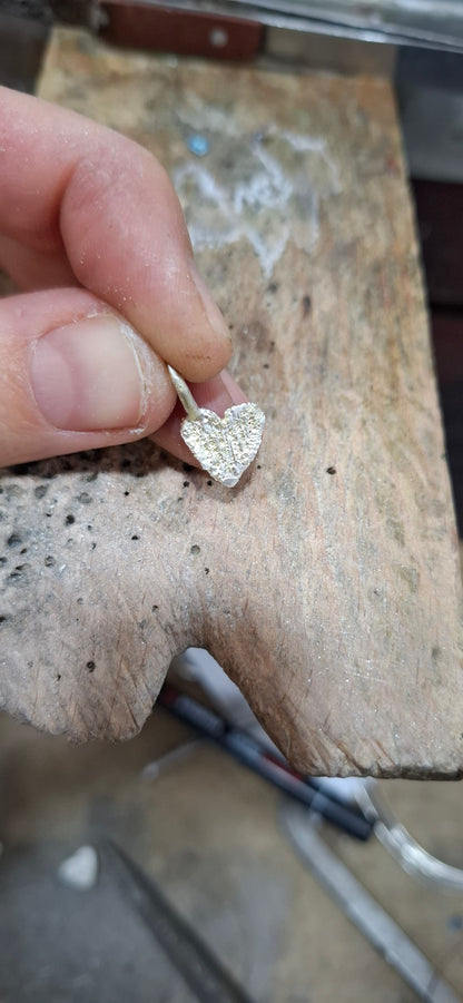 Collar Corazones bordados