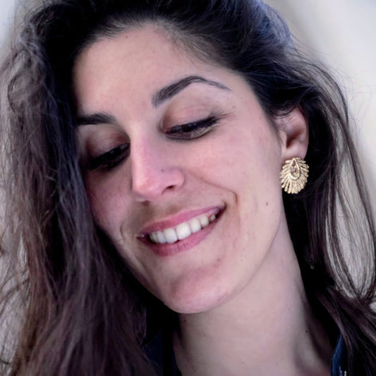 Pendientes Bordado León de plata chapada en oro de 18k